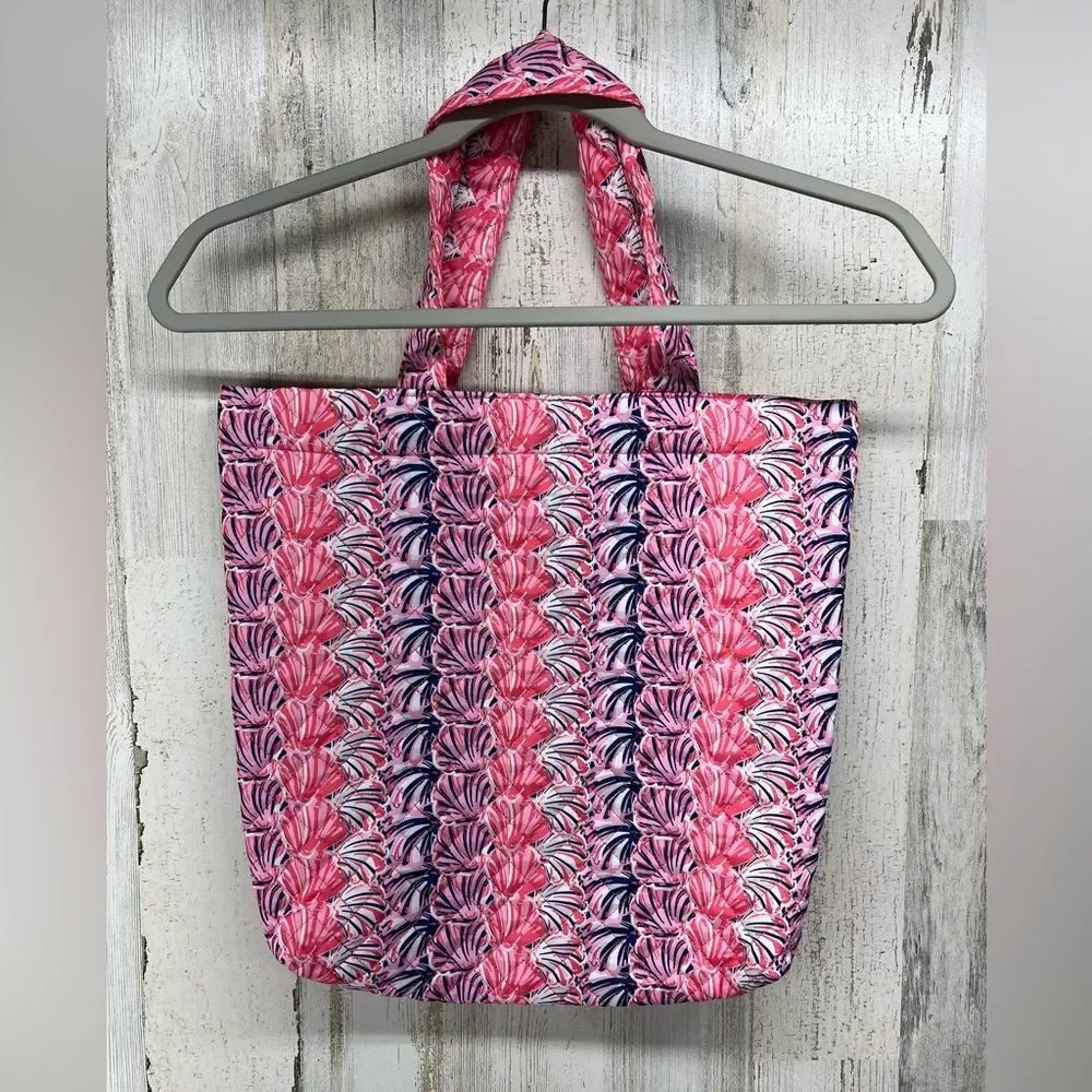 Simply Southern Quilted Scallop Tote Bag Pink Seashell Pattern Snap Closure - Picture 3 of 8